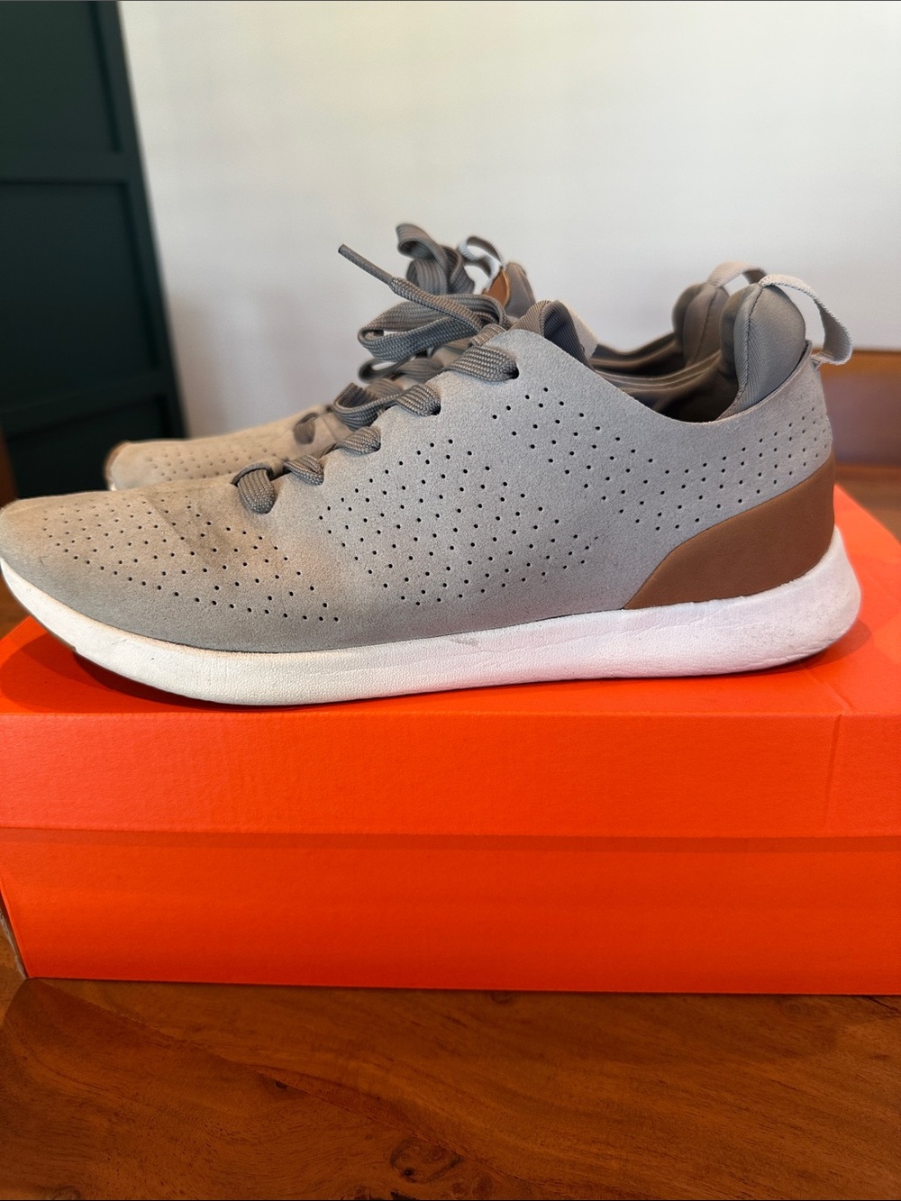 Men's Casual Lace-Up Sneakers in Light Gray and Brown Steve Madden